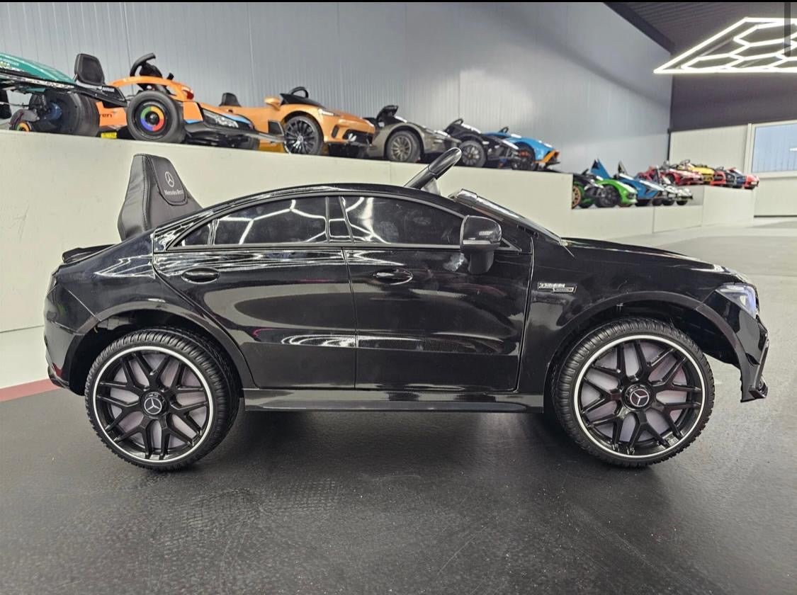 Auto elettrica per bambini Mercedes CLA 45 12V nero metallizzato