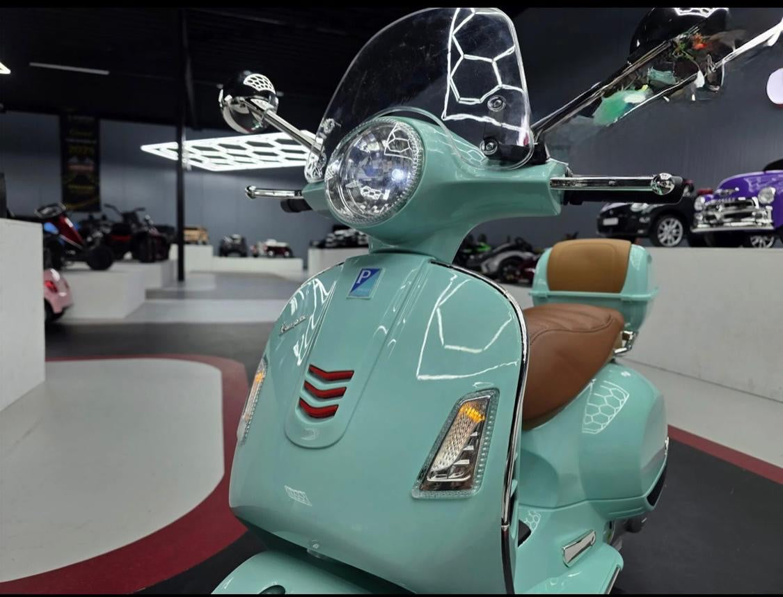 Vespa GTS elettrica per bambini 12V verde chiaro