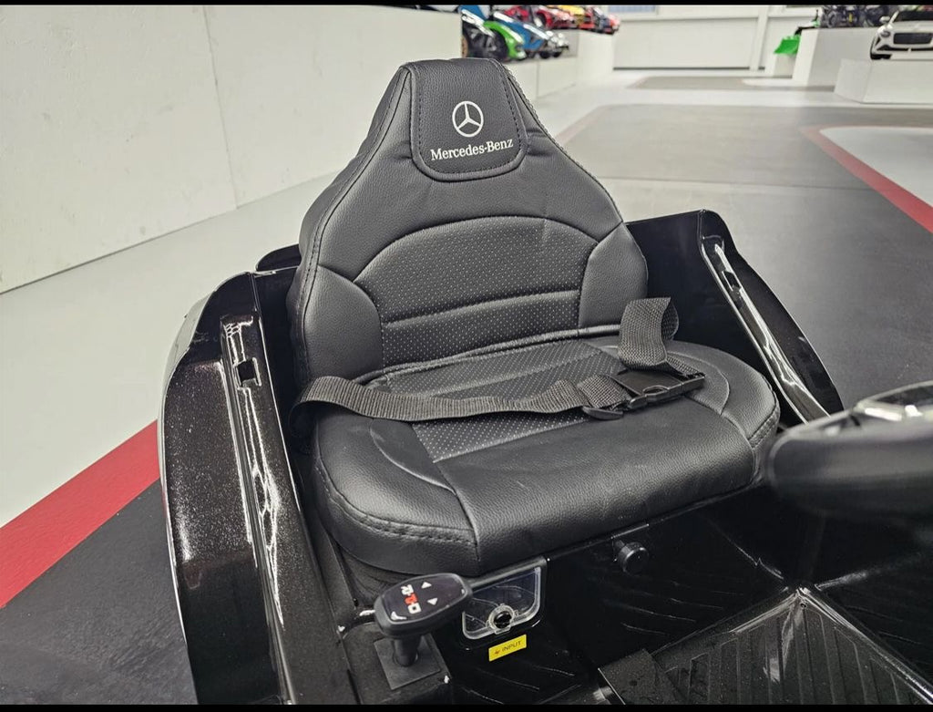 Mercedes CLA 45 Elettrica per Bambini 12V Nero Metallizzato