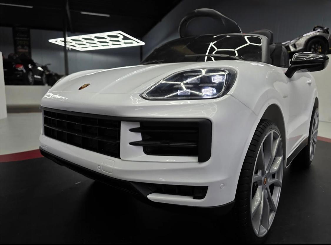 Auto elettrica per bambini Porsche Cayenne 1 posto 12V bianca