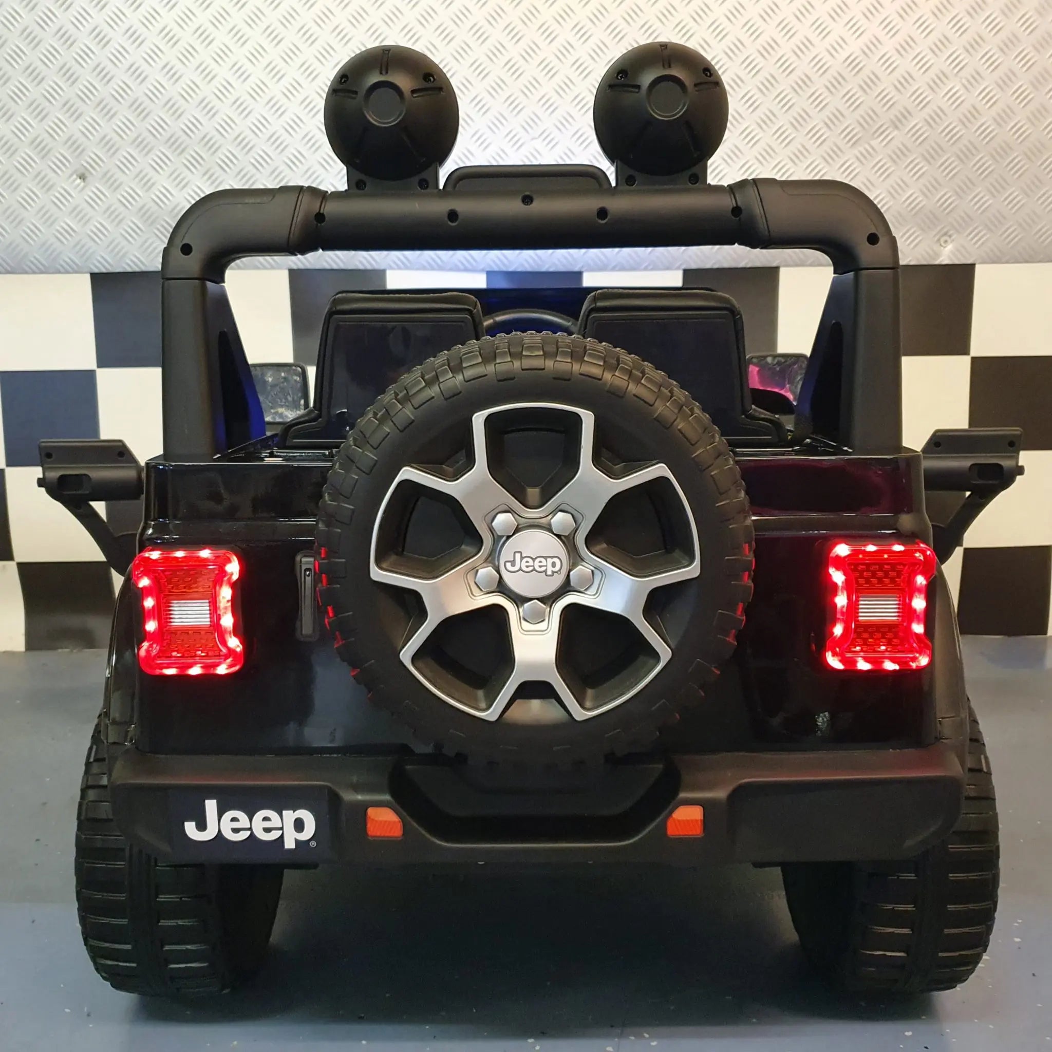 Auto elettrica per bambini Jeep Wrangler 12V 4WD nera metallizzata