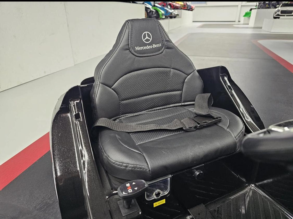 Auto elettrica per bambini Mercedes CLA 45 12V nero metallizzato