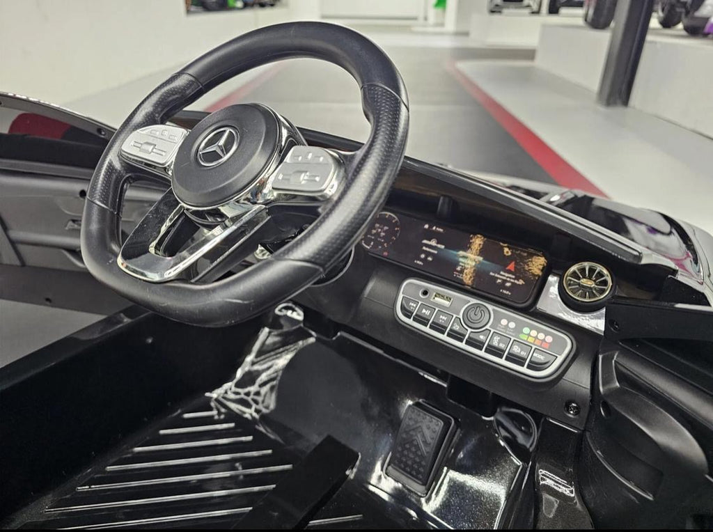 Auto elettrica per bambini Mercedes CLA 45 12V nero metallizzato