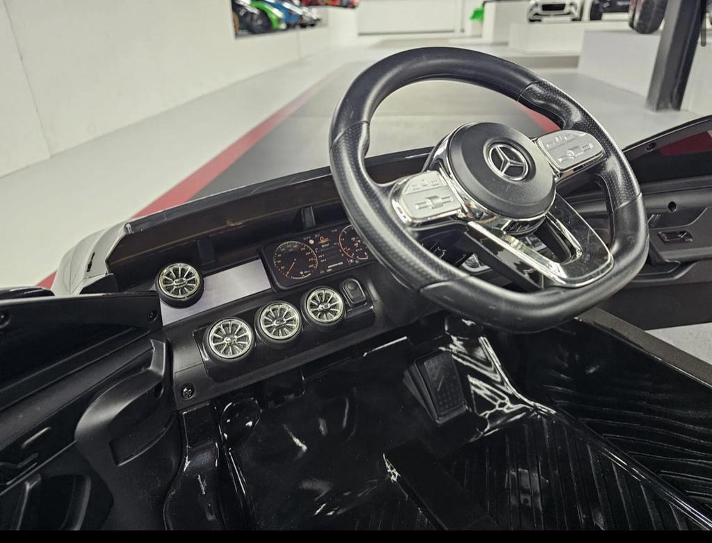 Auto elettrica per bambini Mercedes CLA 45 12V nero metallizzato