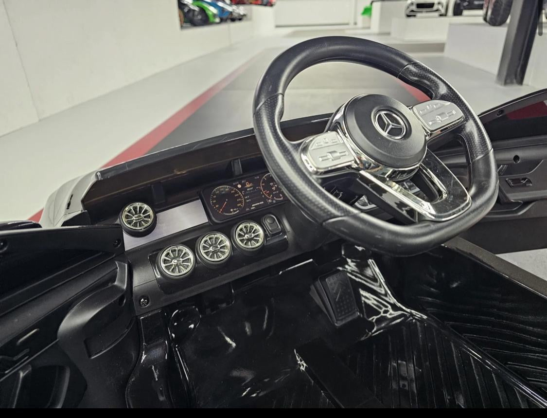 Auto elettrica per bambini Mercedes CLA 45 12V nero metallizzato
