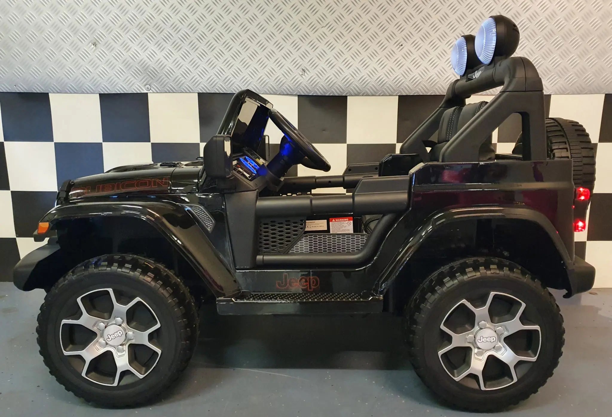 Auto elettrica per bambini Jeep Wrangler 12V 4WD nera metallizzata
