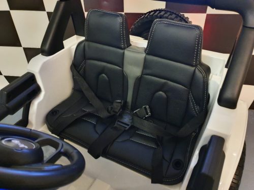 Auto elettrica per bambini Jeep Wrangler 12V 4WD bianca
