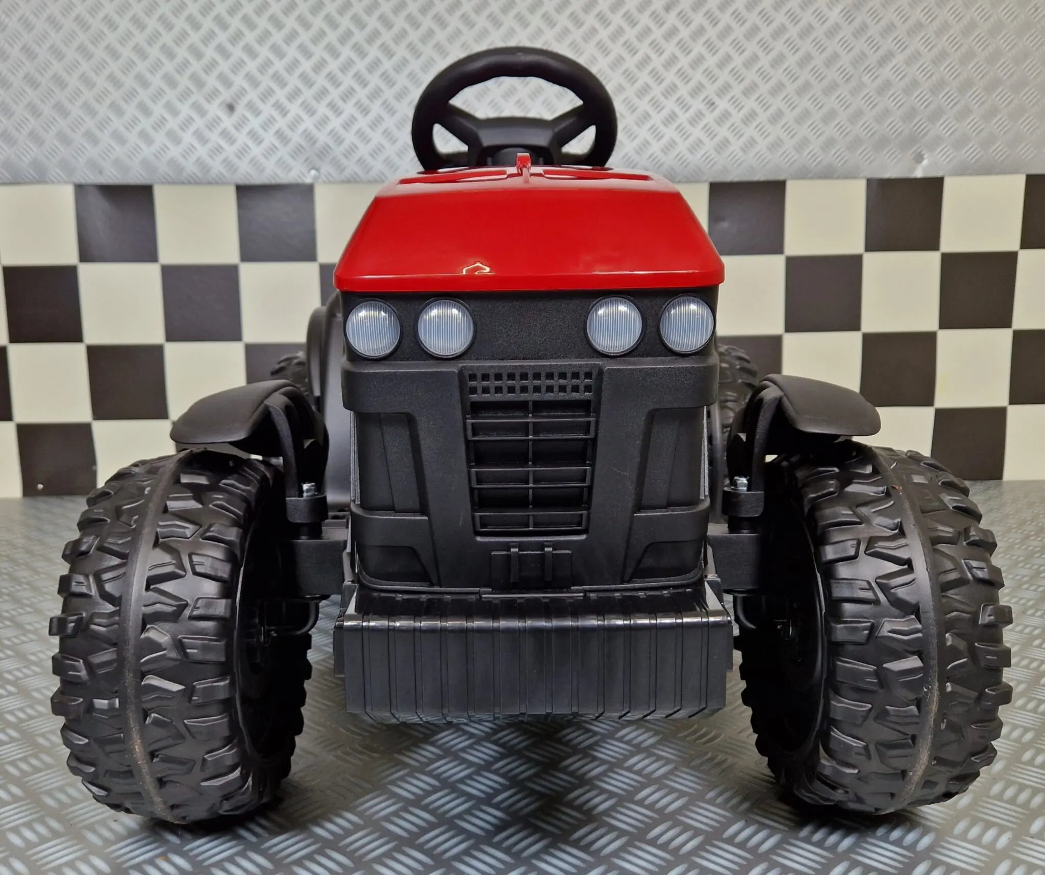 Trattore elettrico per bambini Farmer 12V rosso con telecomando - immagine 3