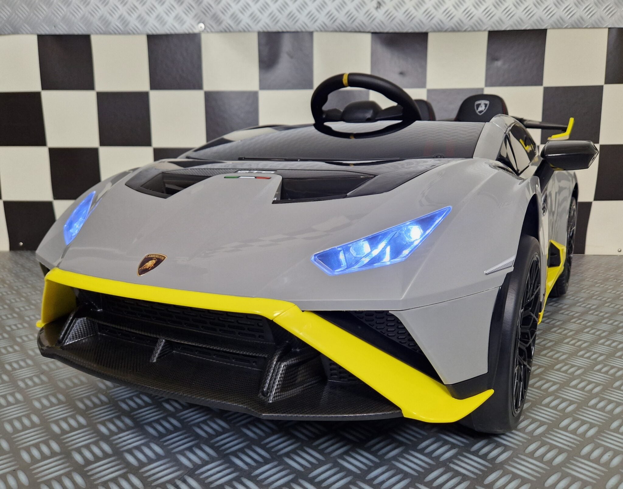 Lamborghini Huracán STO Drift elettrica per bambini 12V grigia - immagine 1