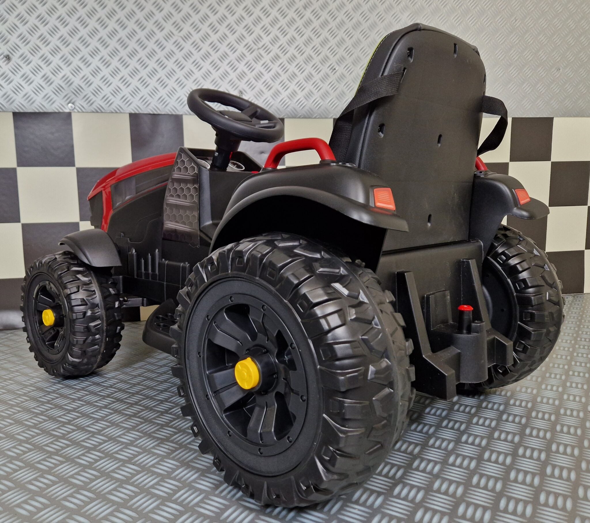 Trattore elettrico Farmer 12V rosso con rimorchio e telecomando - immagine 5