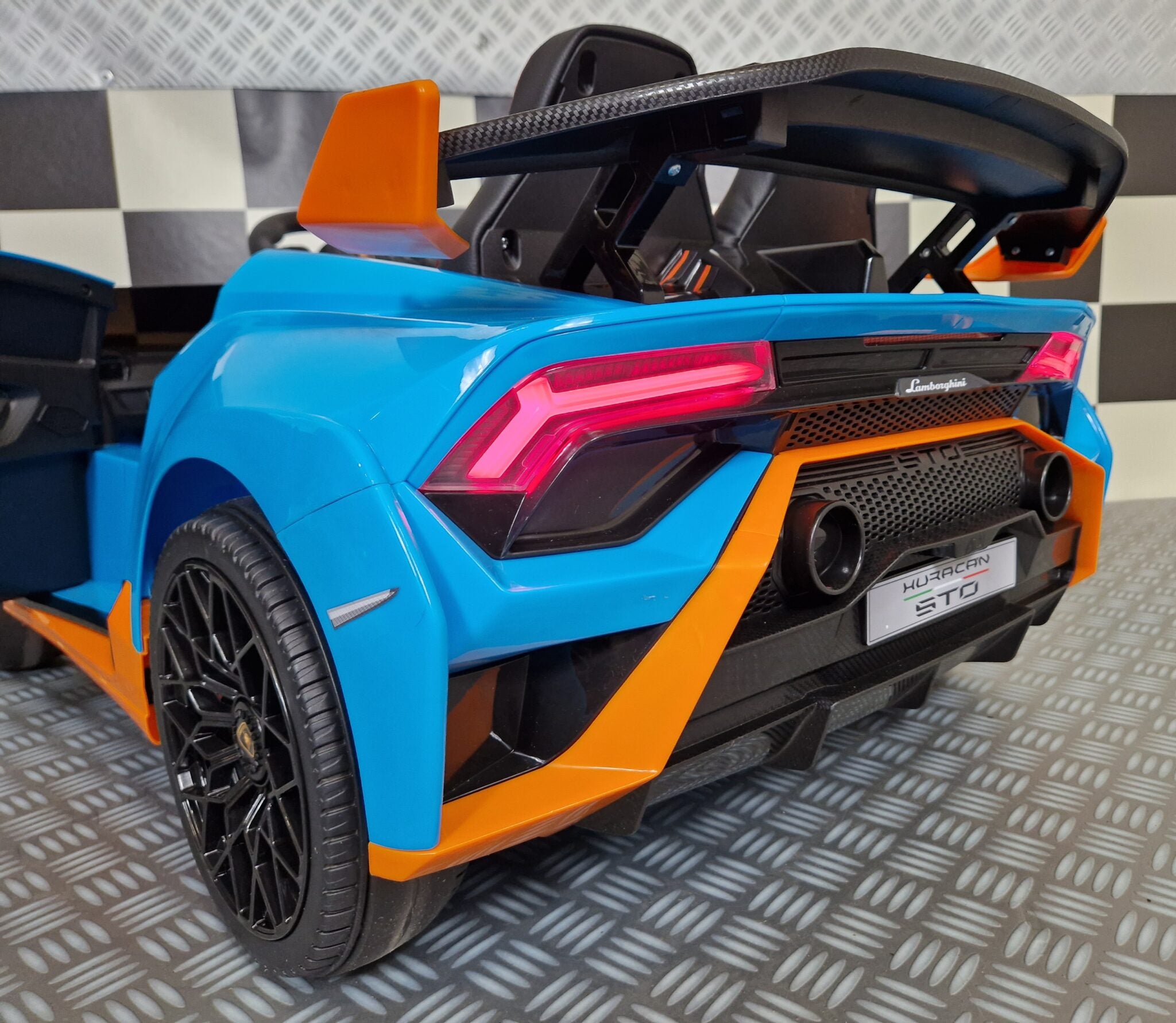 Lamborghini Huracán STO Drift elettrica per bambini 12V blu - immagine 8