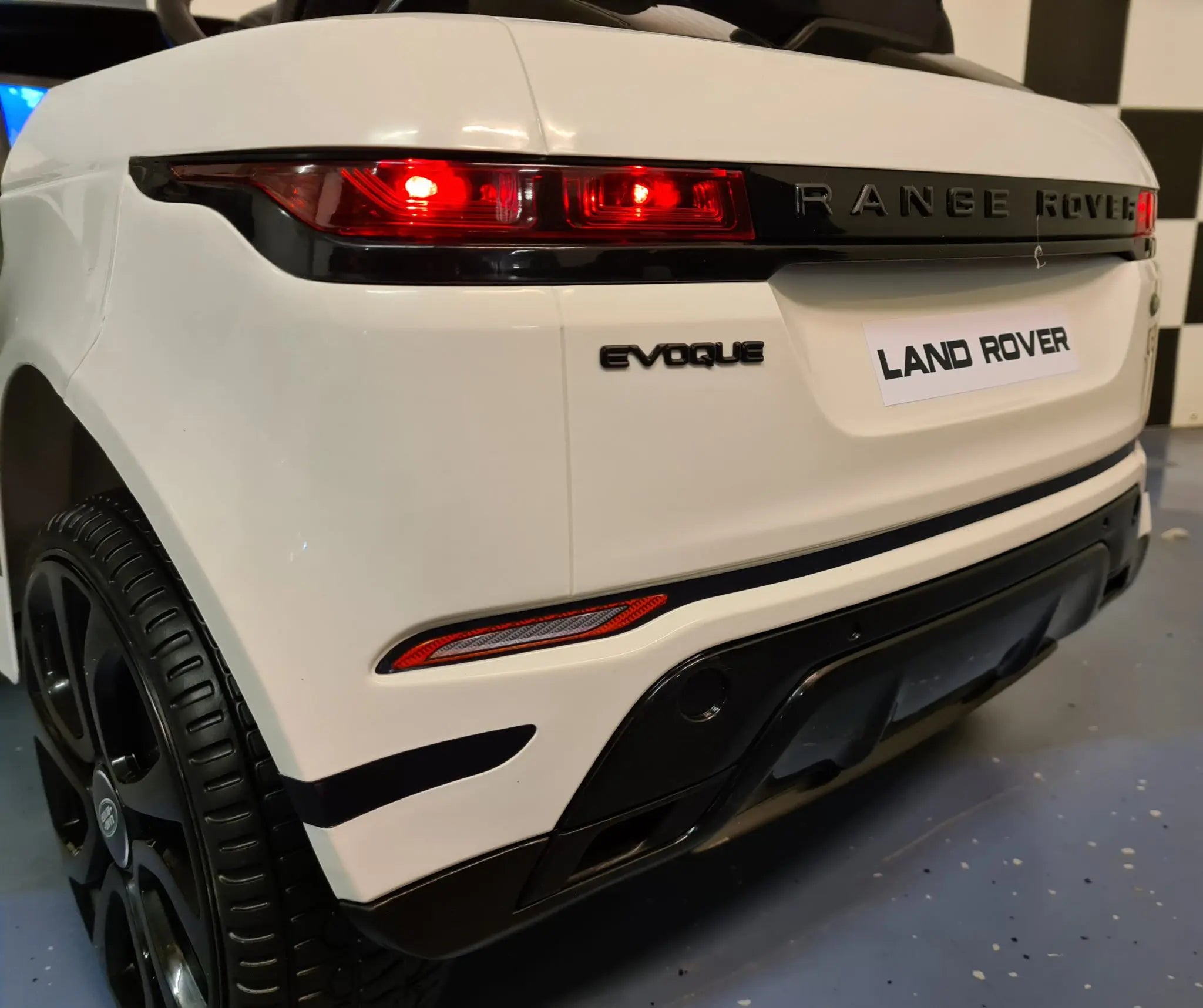 Auto elettrica per bambini Range Rover Evoque 4x4 12V bianca