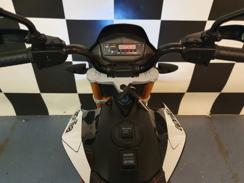 Moto elettrica Aprilia Dorsoduro per bambini 12V - immagine 9
