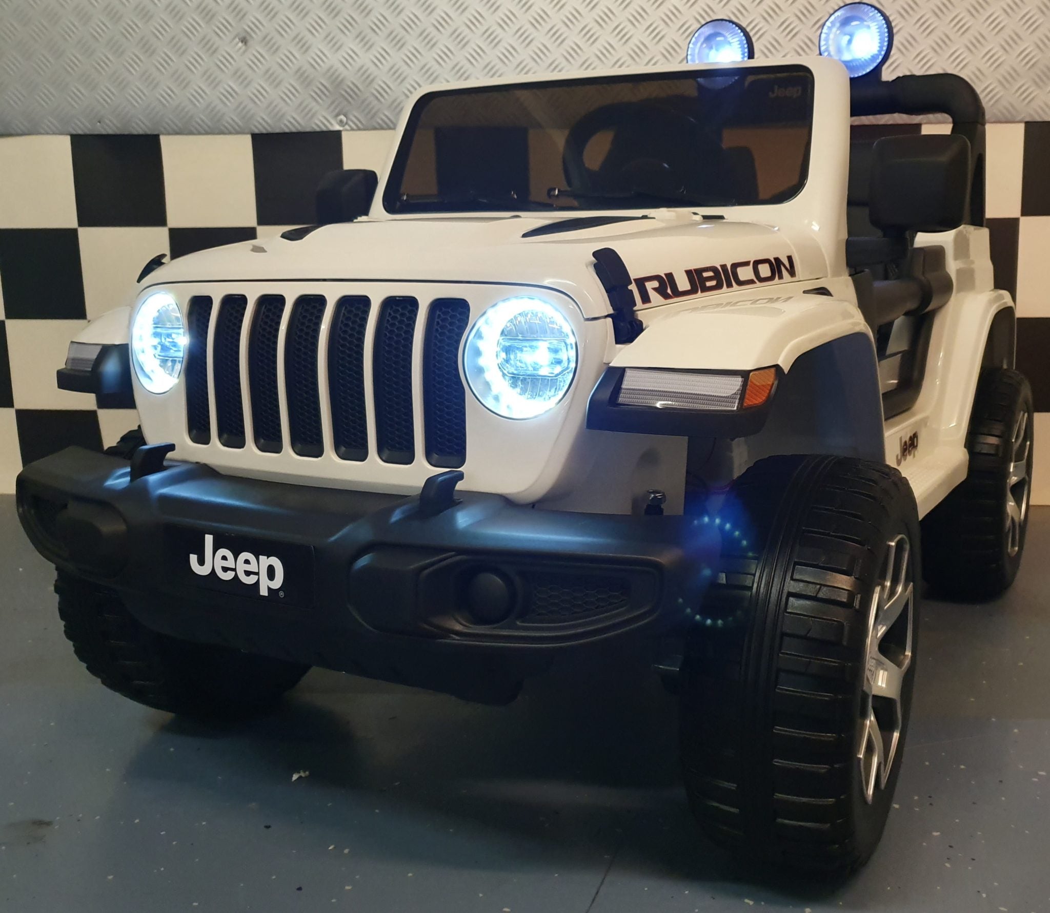 Auto elettrica per bambini Jeep Wrangler 12V 4WD bianca